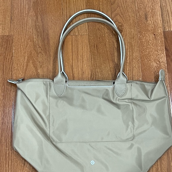 Longchamp eiffel tower embroidered large tote in beige color brand new - Picture 2 of 6